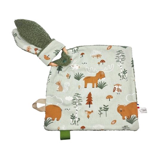 doudou-plat-lapin-motif-renne-ecureuil-herisson-vert